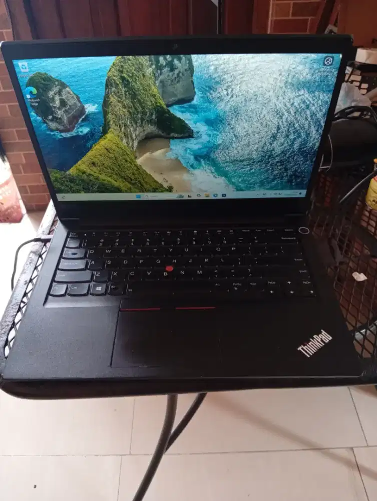 Thinkpad E14 Core i5 gen 10 
ram 8 GB 
ssd nvme 512 GB