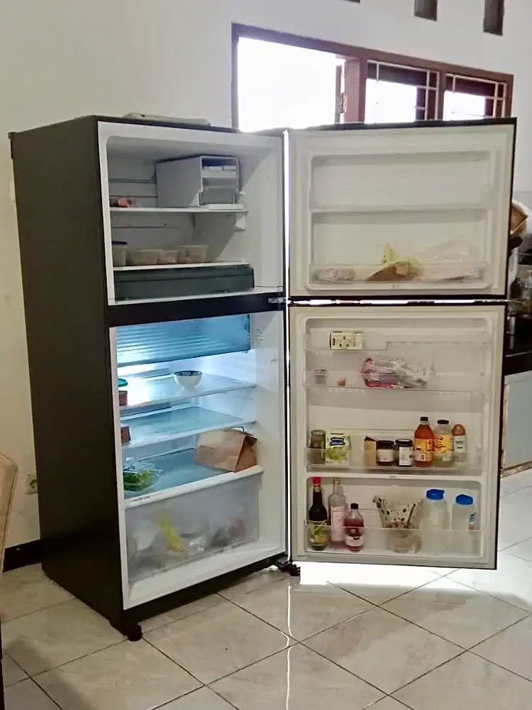 Kulkas sharp 2 pintu bekas