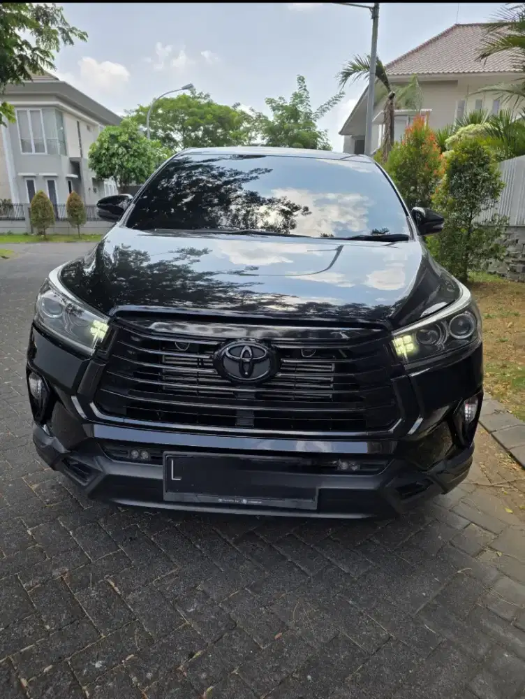 Innova Venturer 2.4  diesel at. 2022