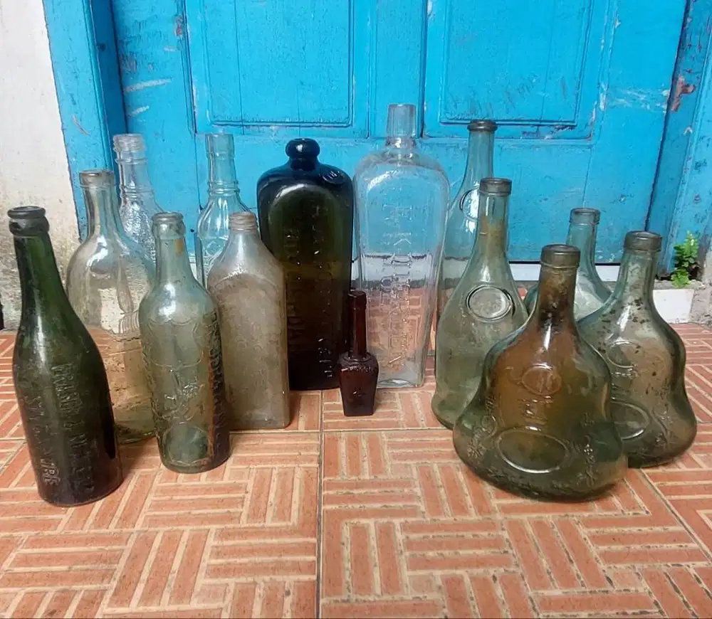 Di jual cepat 14 Botol vintage dari era kolonial di jual 1 paket