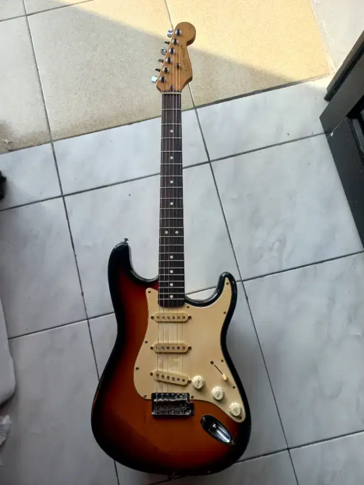 Gitar merk fender stratocaster std series asli original mexico