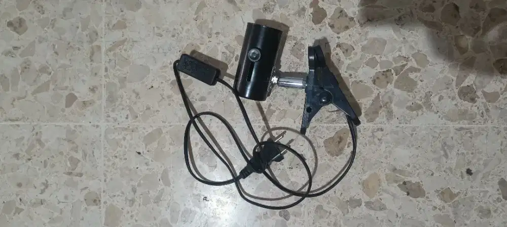 DIJUAL 2 FITTING LAMPU KERAMIK