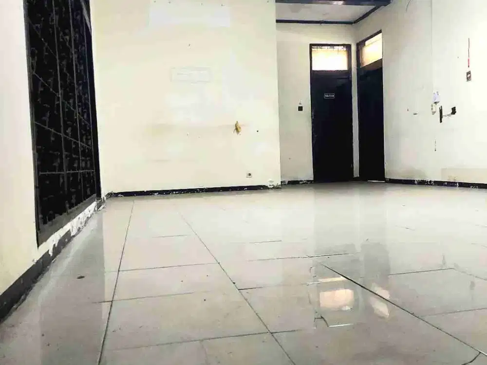 RUMAH LUAS HALAMAN DPN DAN BLK, 320M2, AREA DALAM CLUSTER ONE GATE CCK UTK KANTOR.
