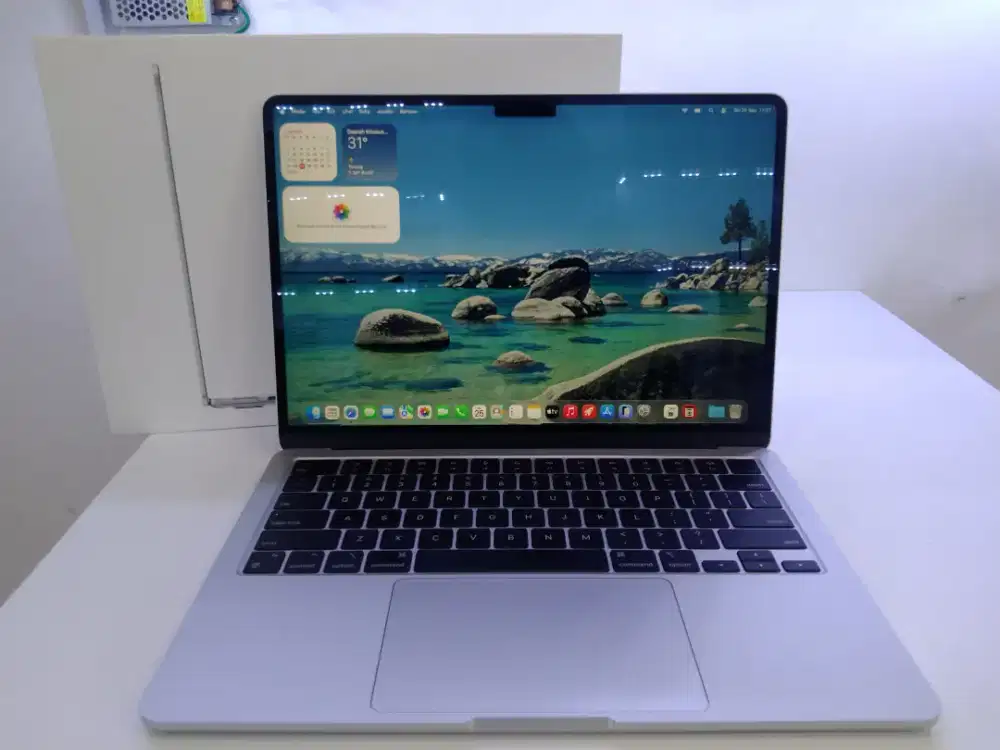 MacBook Air M2 13 2022
Chip M2/RAM 8GB/256GB/CC 127 BH 95% FULLSET