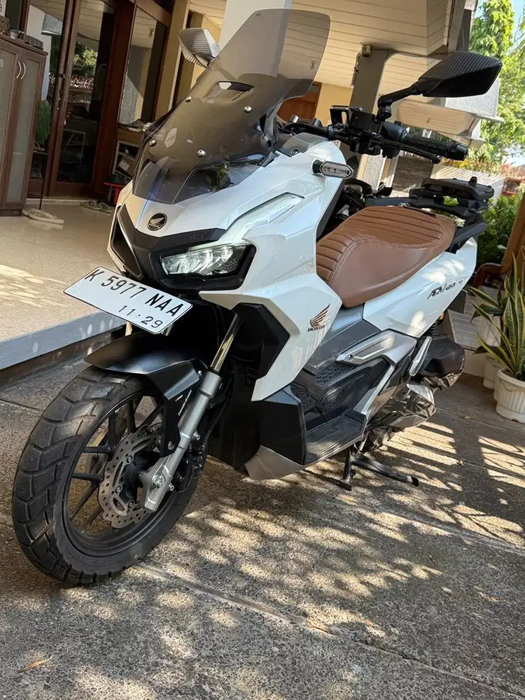 Honda ADV 160 CBS putih metallic km rendah