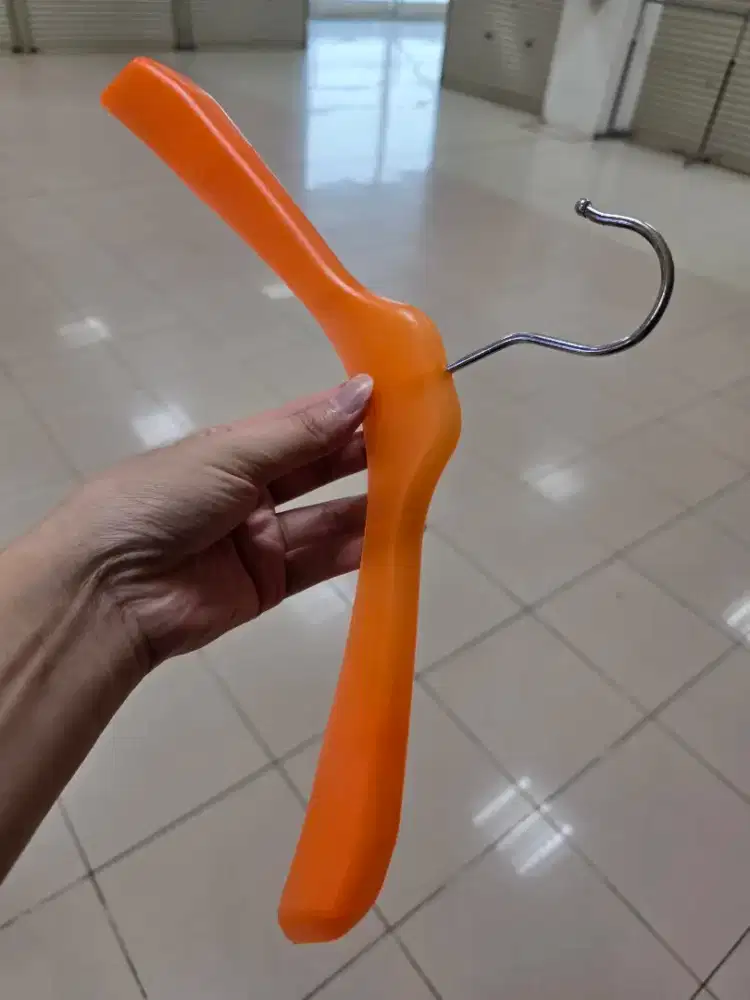 Gantungan baju dewasa Tebal Besar 1lusin 15rb warna Oren Orange Hanger