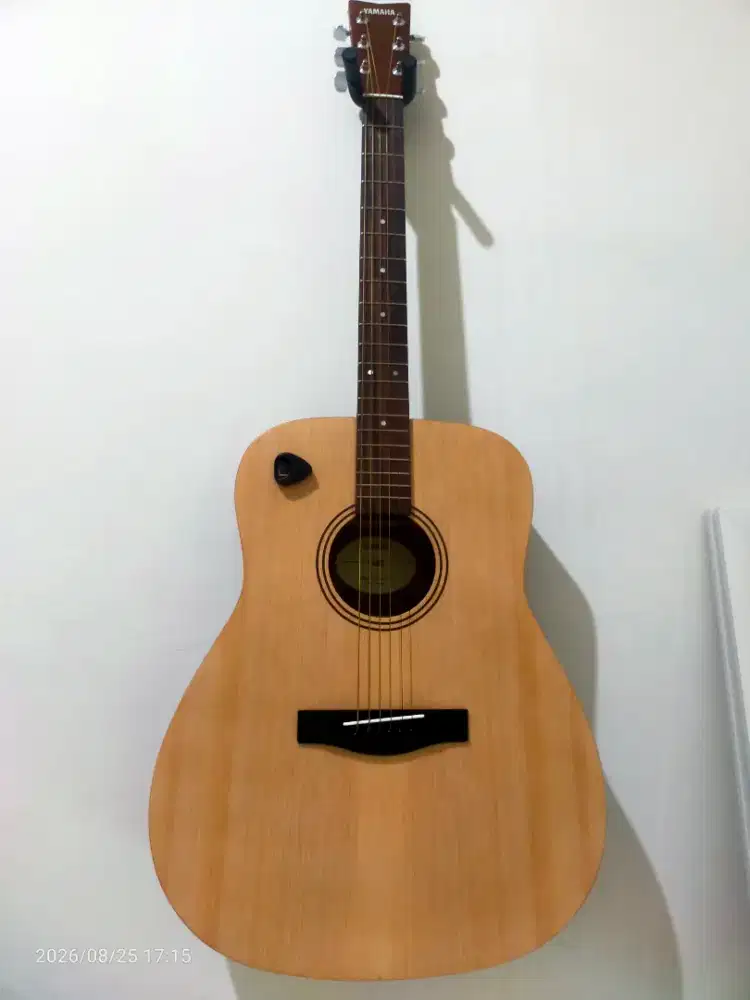 Gitar yamaha F400