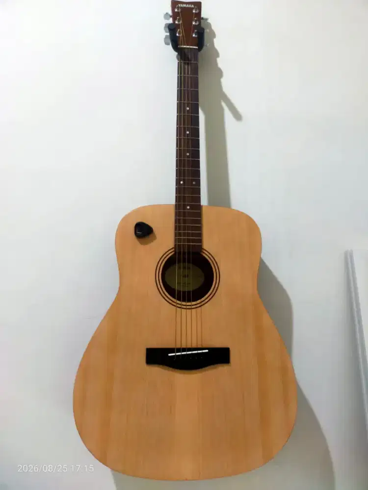 Gitar Yamaha F400