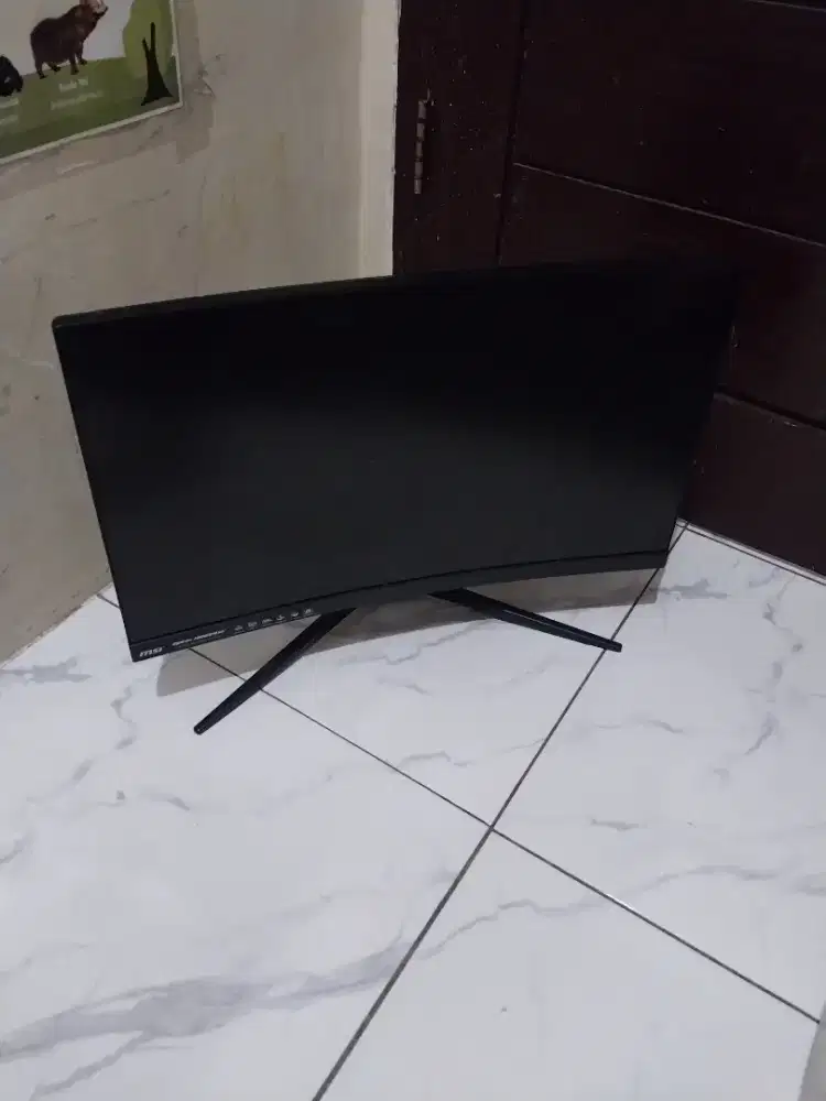 Monitor MSI Optix MAG241C rusak