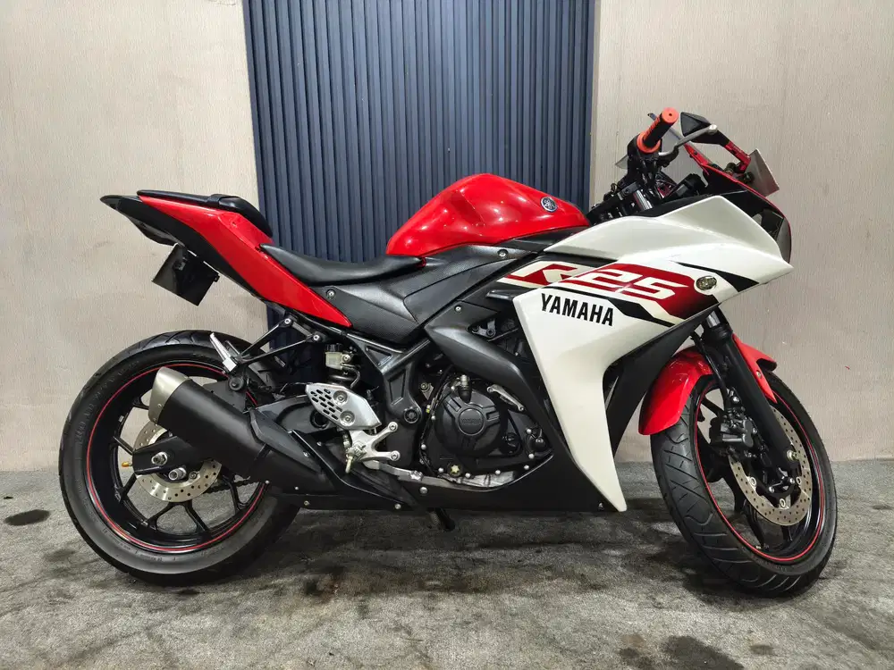 YAMAHA R25 merah 2014 istimewa mulus terawat siap pakai...