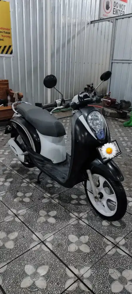 JUAL MOTOR SCOOPY 2011