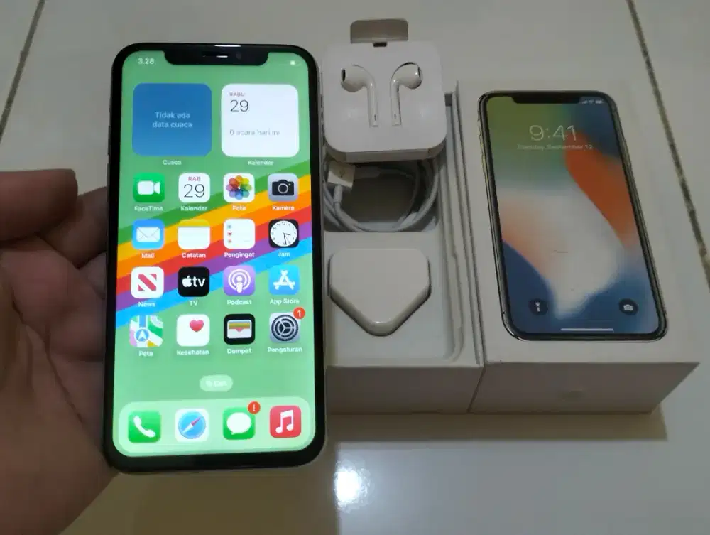 BU iPHONE X 64GB White 4G LTE Lengkap Mulus iCloud Kosong ALL Operator