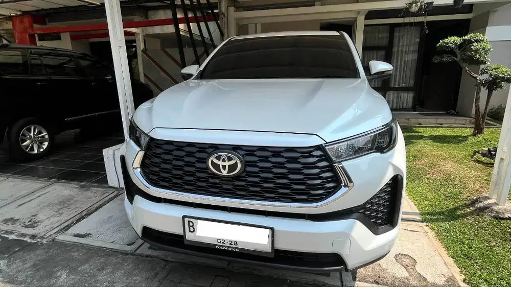 Toyota Innova Zenix 2.0 G Gasoline Platinum White Pearl premium color