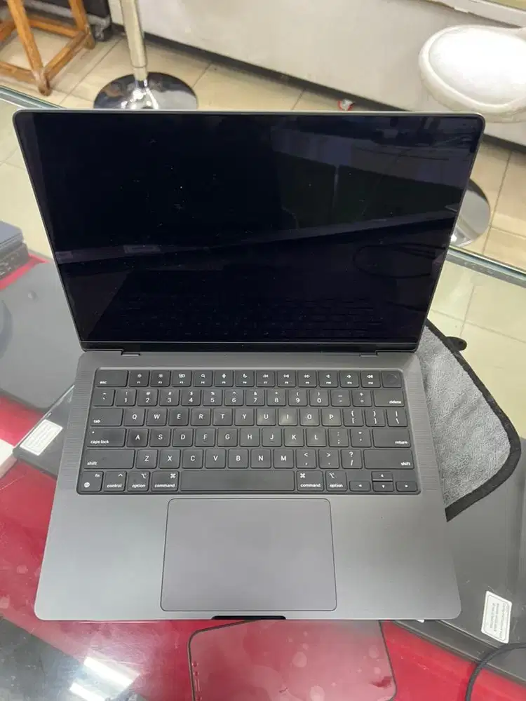 Macbook pro m4 14 inch 16/512 ex inter mulus bh 100 mulus no minus