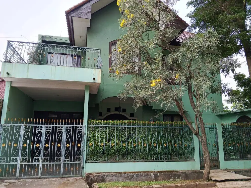 Dijual Tanah dan Rumah, Hoek, 2 Lantai