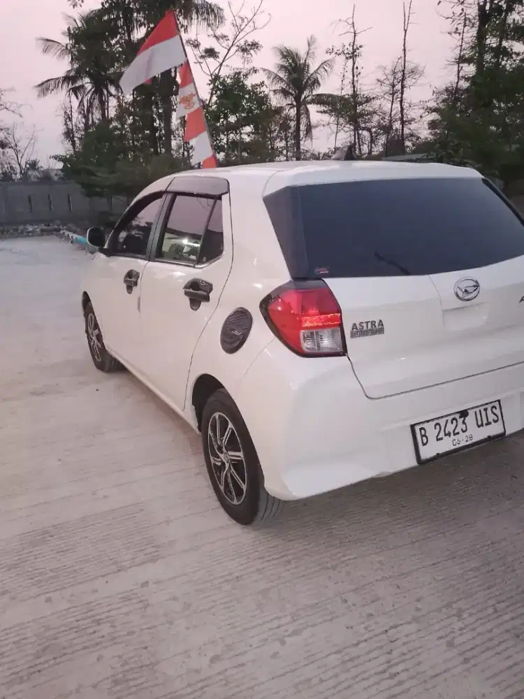 Ayla m mt 2023 warna putih