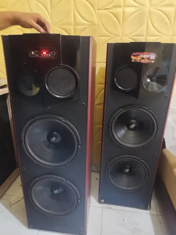 Di jual speaker aktif merk Roadmaster & Mic bluetooth Merk Advan