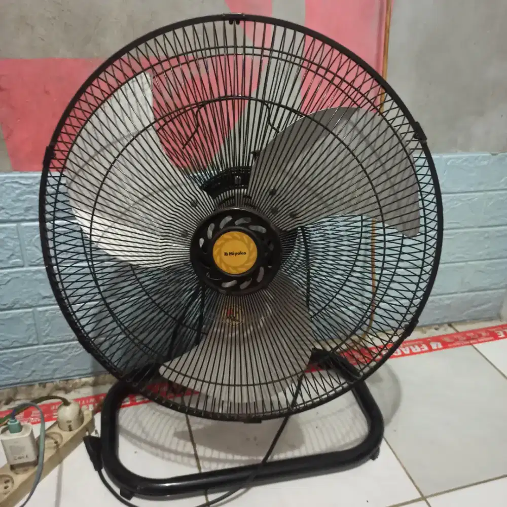 Kipas angin miyako KST18RC