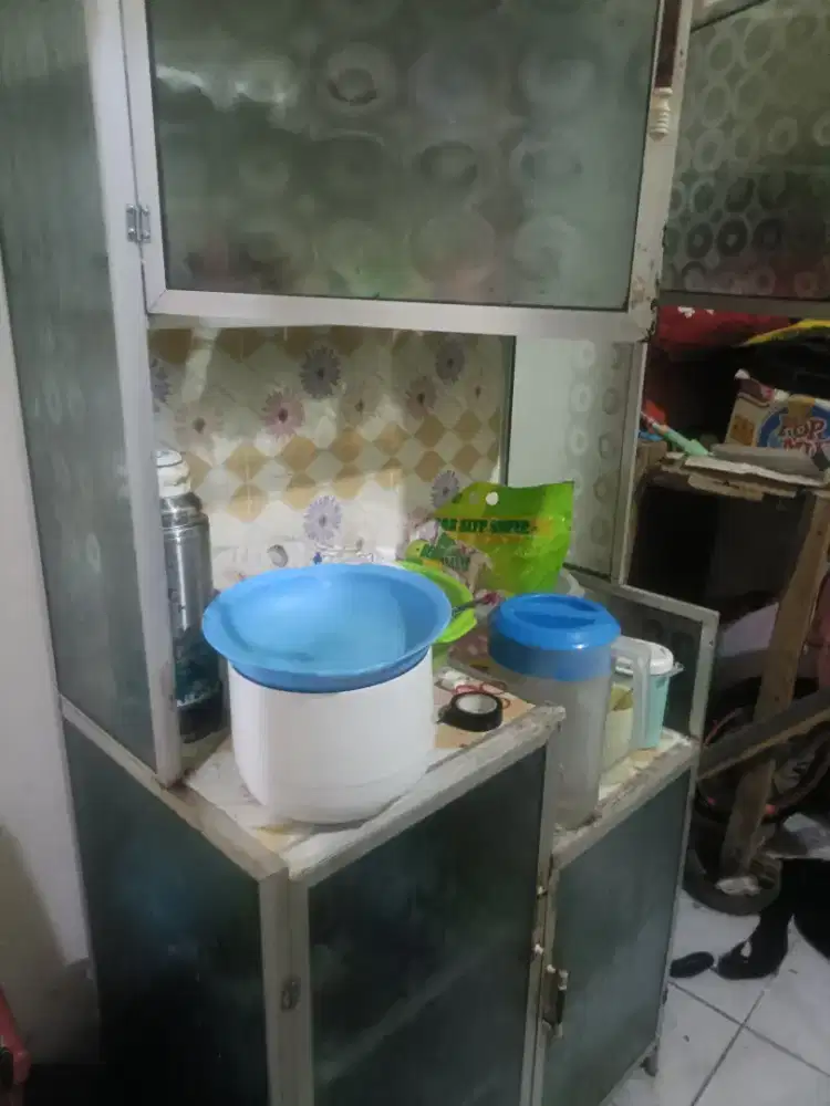 Lemari rak piring masih bagus