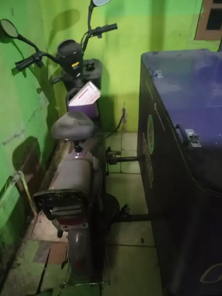 Sepeda listrik dan gerobak