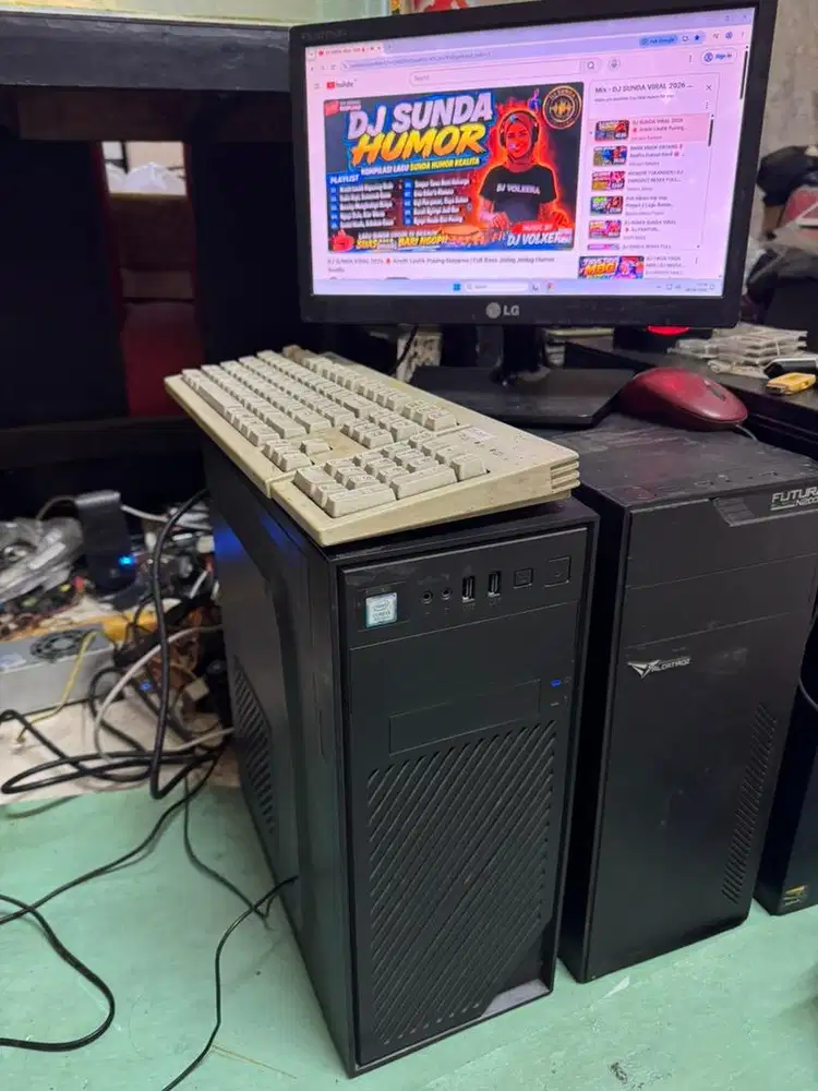fullset cpu & monitor lengkap tinggal pake.