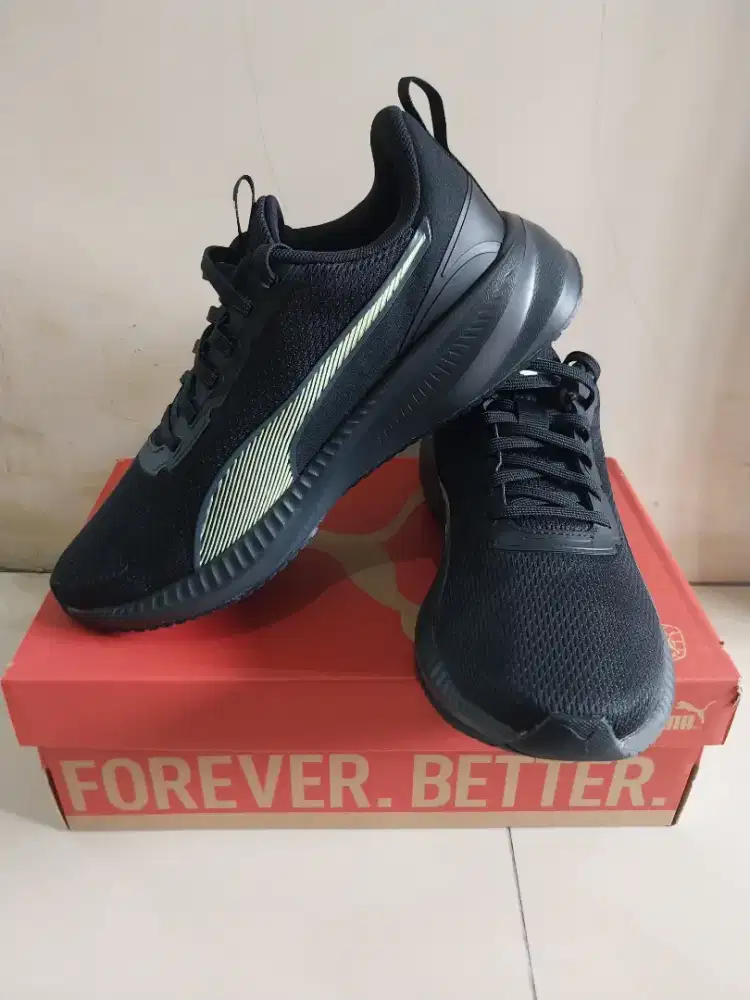 Sepatu Puma Flyer Lite 3 Men's Running Shoes - Black. size 40 (25,5cm)