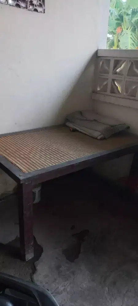 Meja kayu jati tebal