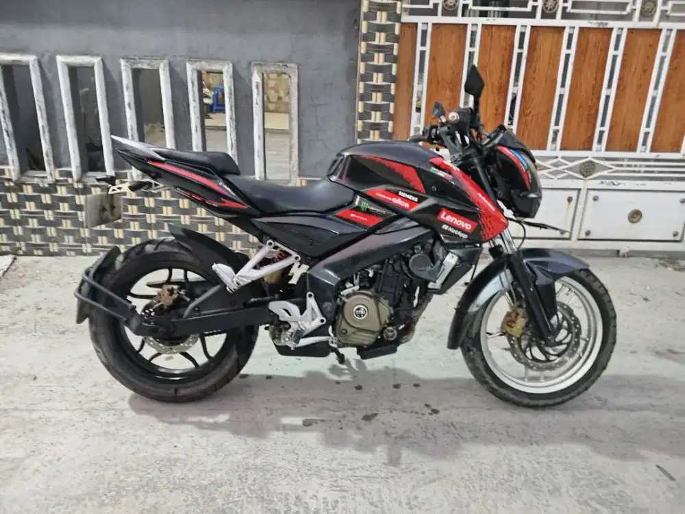 Kawasaki bajaj 200 cc NS th 2013 plat 2028 mesin halus