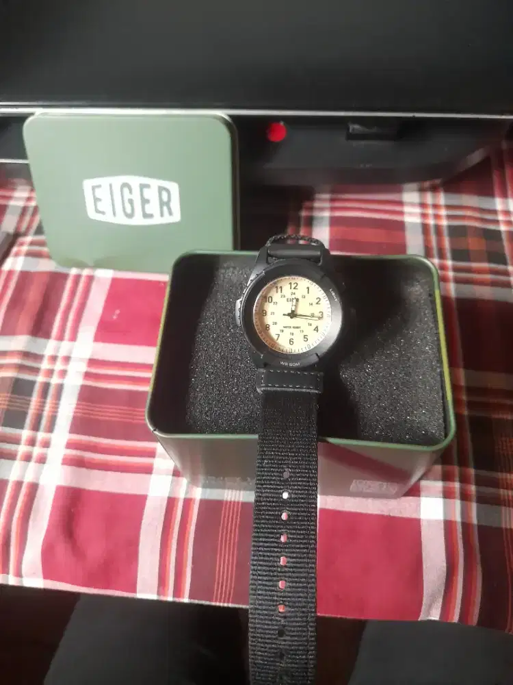 Eiger Barra Backlight Jam Analog (BLACK/HITAM) Bekas-Seperti baru