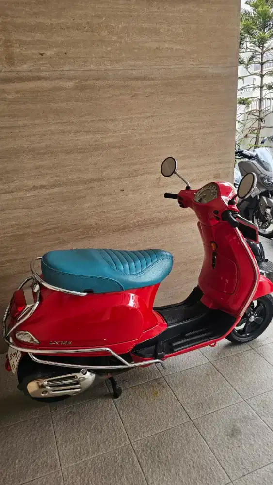 VESPA LX 125 I-GET PAJAK HIDUP PANJANG