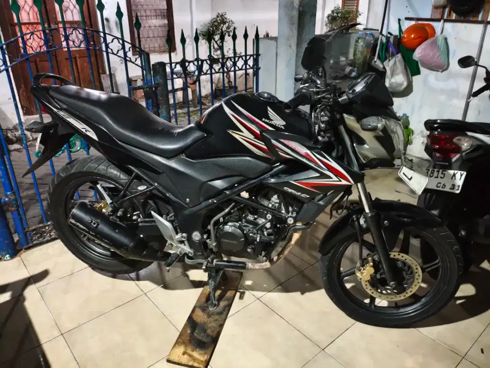 CB150R lengkap hidup