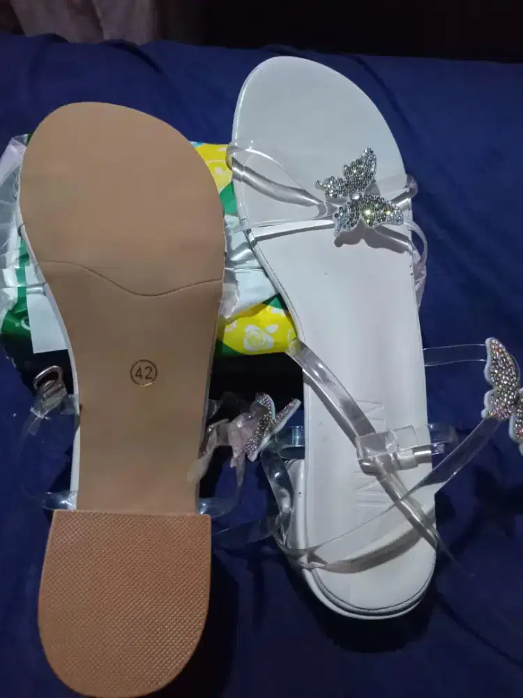 Sepatu wanita hak tinggi minat chat aja