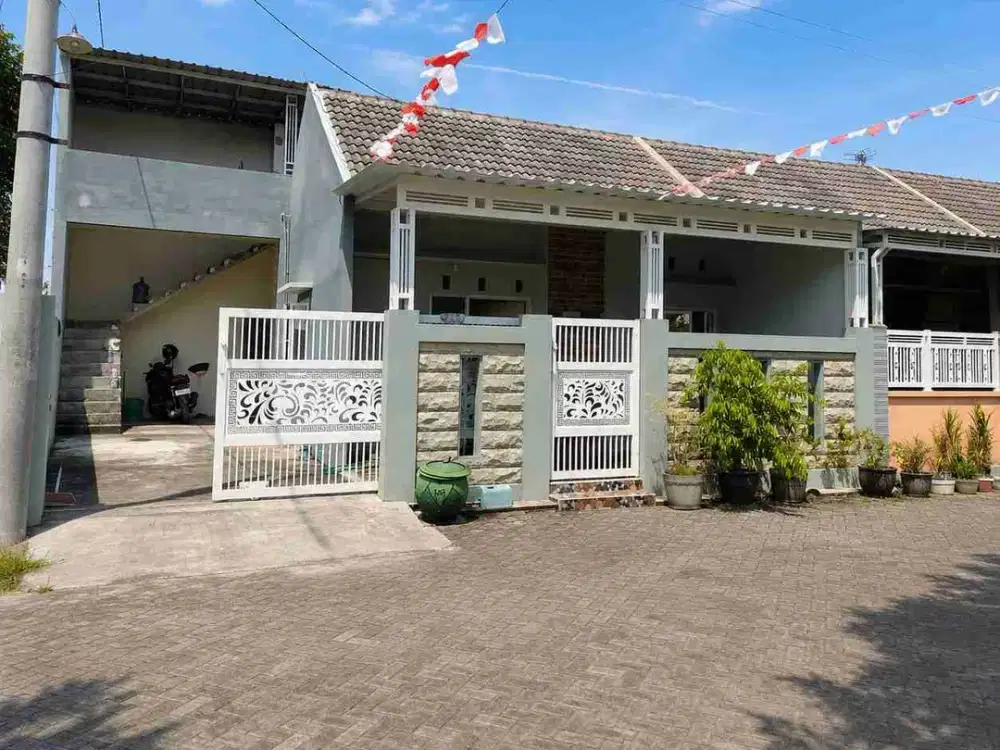 DIJUAL – Rumah Asri 1,5 Lantai Sudah Dak Dekat Alun-Alun