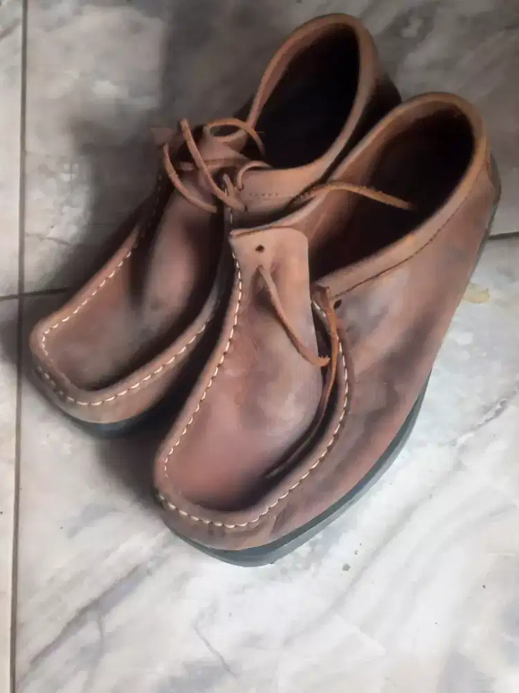 Sepatu kulit pria