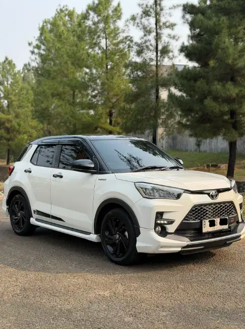 Dijual Toyota Raize GR Sport TSS Two-Tone (Putih-Hitam)