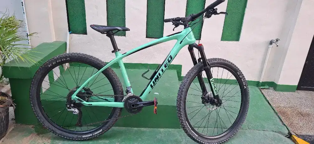 Sepeda mtb united manfred bahan carbon mulus