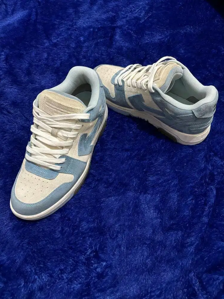 Sepatu offwhite