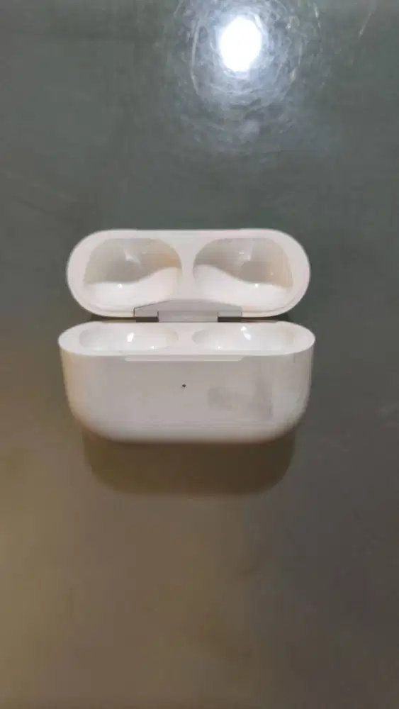 AirPods Pro Gen 1 (Charging Case / A2190)