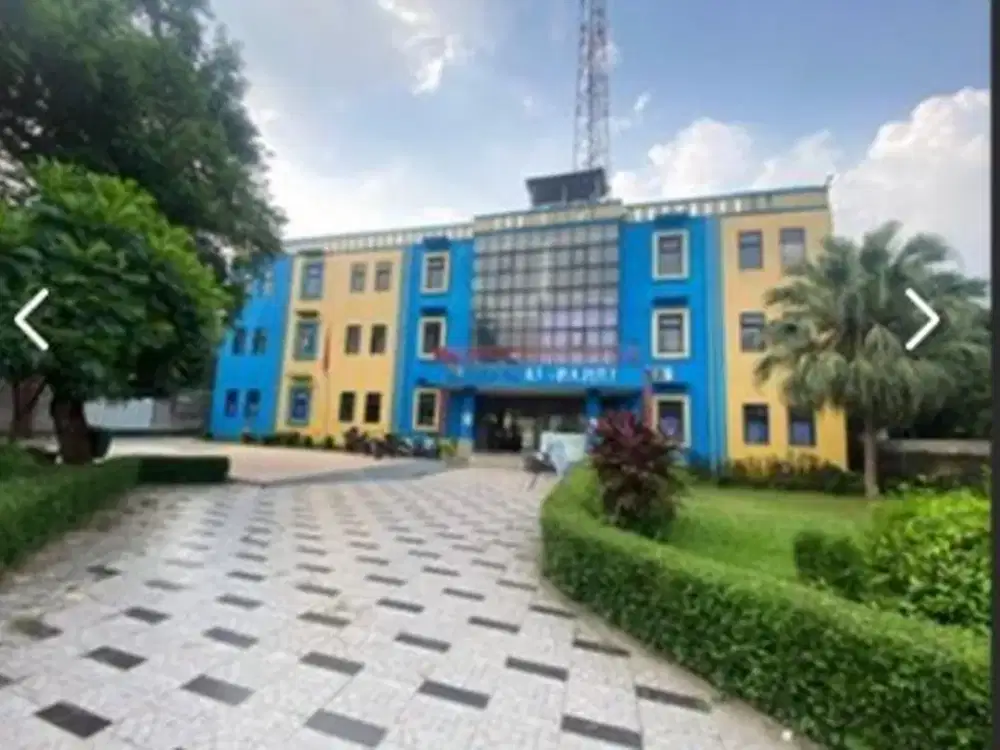 Dijual gedung eks sekolah siap pakai di kawasan Bekasi, cocok untuk sekolah, kantor, klinik, kursusan, atau tempat usaha edukatif lainnya.