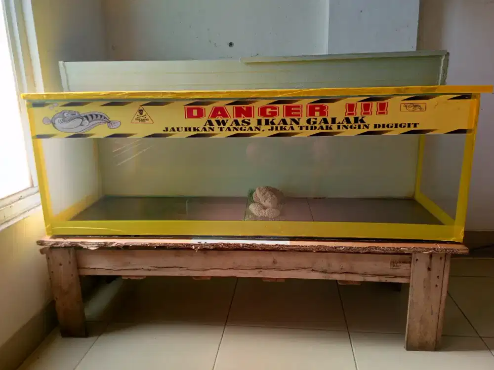 Dijual aquarium kayak pakai