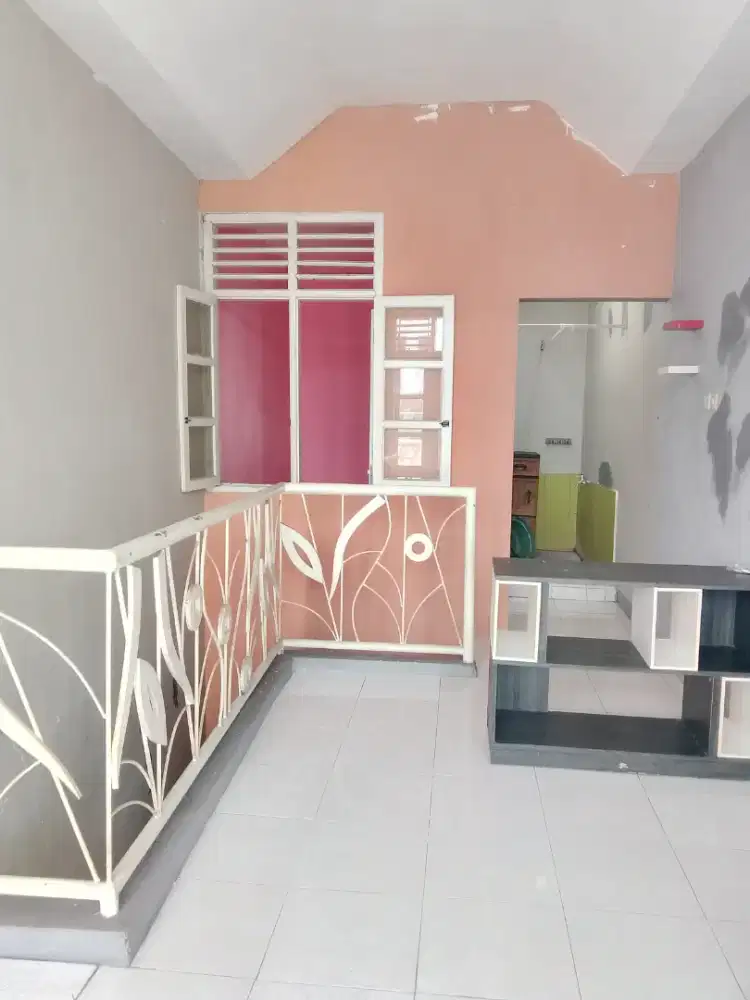 Dikontrakkan Rumah Jl.Mandala Semambung Belakanh J&T Pusat Juanda
