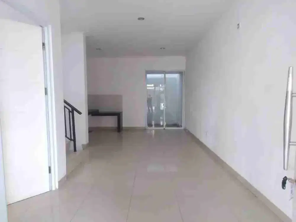 Disewakan Rumah 2 lt di Green Lake City 6 x 15 m2 di Cluster Australia ada 3+1 kt 2+1 km unfurnished, carport 2 mobil, segera survei yuk ! siap huni!