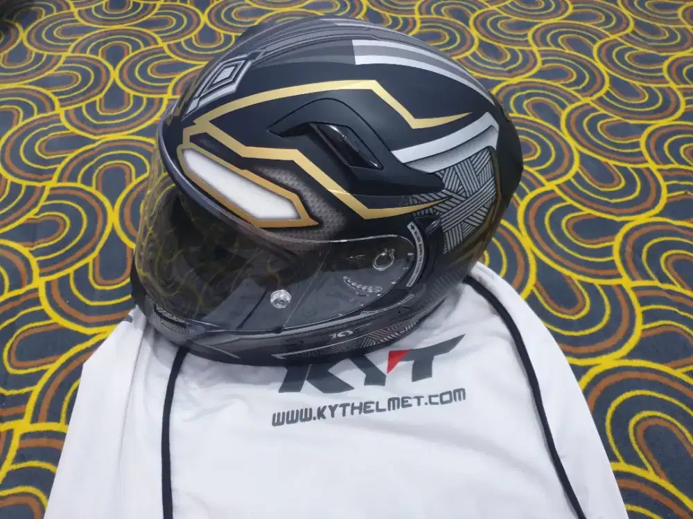 HELM KYT seri BLACK PANTER