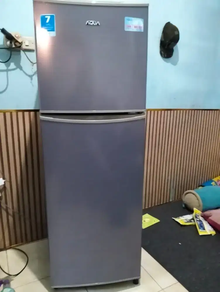 Kulkas 2 pintu Aqua dingin