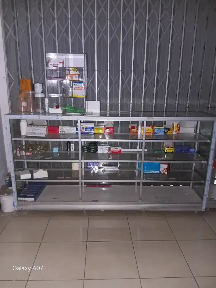 Etalase obat, warung