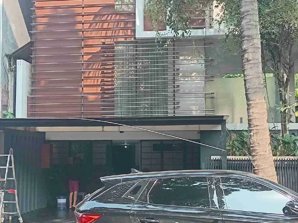 Rumah 2 Lantai with pool semi Furnished di Mahogany Residence