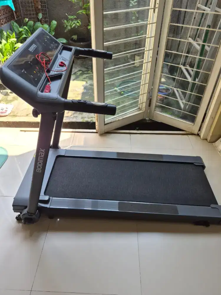 Folding Treadmill Bodimax Running Machine Pro HSM-MT05F6 Second Bagus
