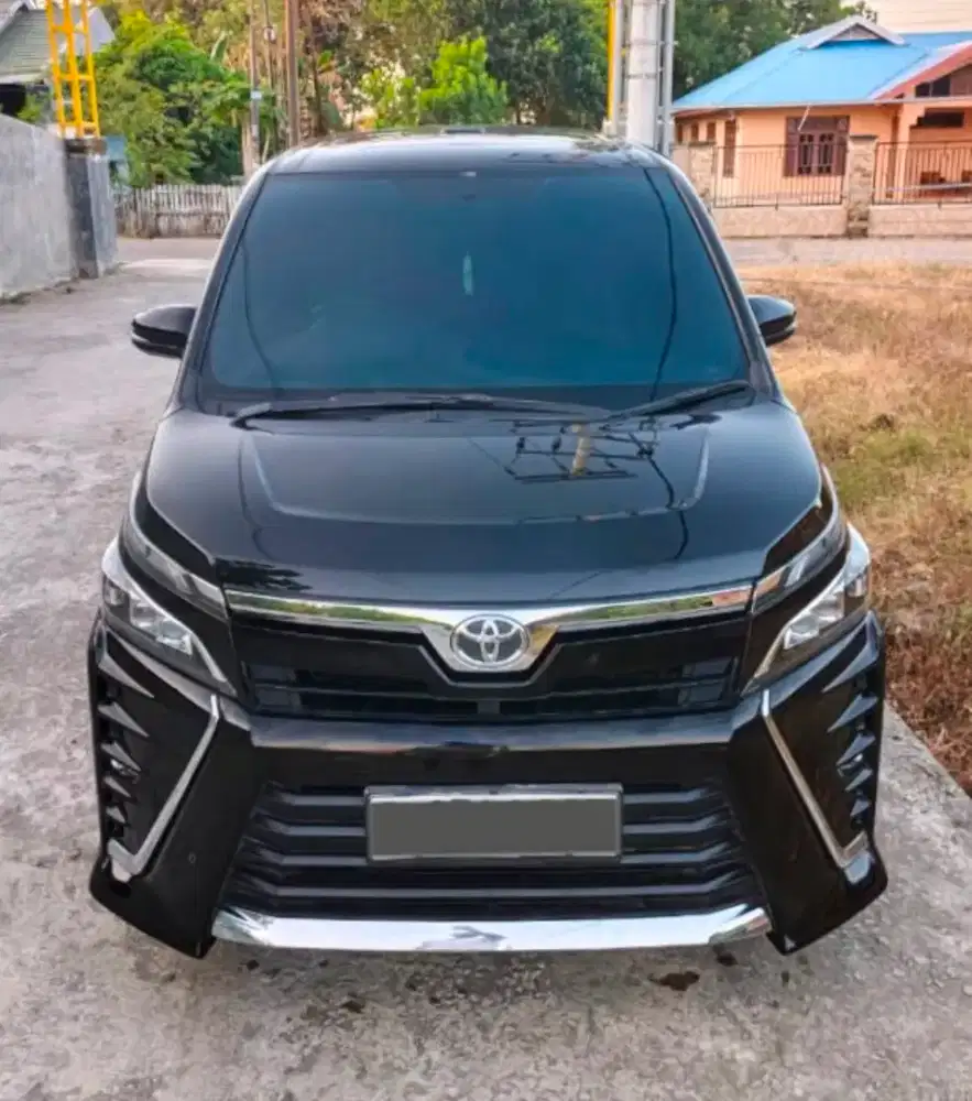 TOYOTA VOXY 2.0 A/T - 2019