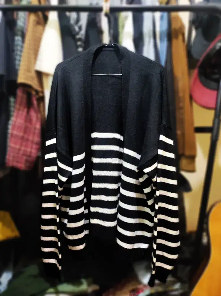 Cardigan Black White Straps