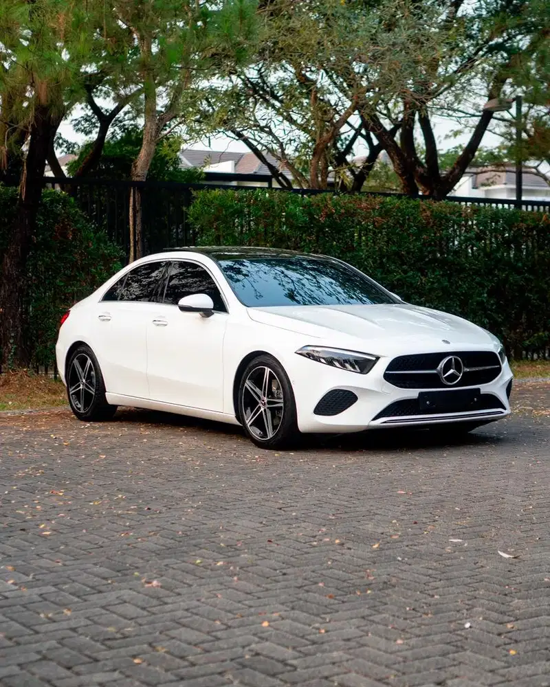 (LIKE NEW!) Mercedes-Benz A200 Progressive FL 2024 CLA200 218i C200